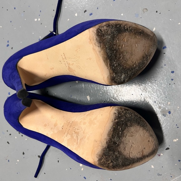 Worn these once or twice. One of the sexiest heels and a beautiful color! - Picture 6 of 9